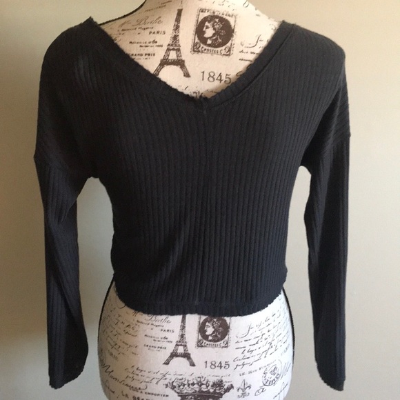 TWIST FRONT CROPPED TOP - Picture 6 of 11